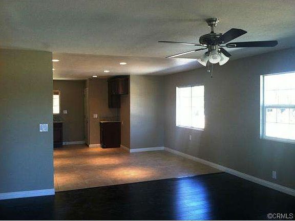 3rd image of 9624 Oleander Ave