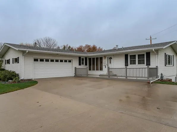 852 E University St, Owatonna, MN 55060
