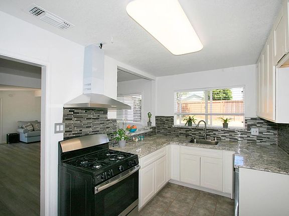 5th image of 3355 Davidson Dr