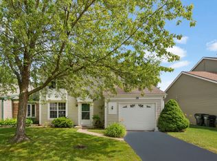 18 Bedford Rd, Mundelein, IL 60060