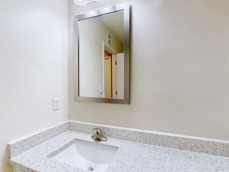 Hurstbourne Crossing Apartments — Photo 14