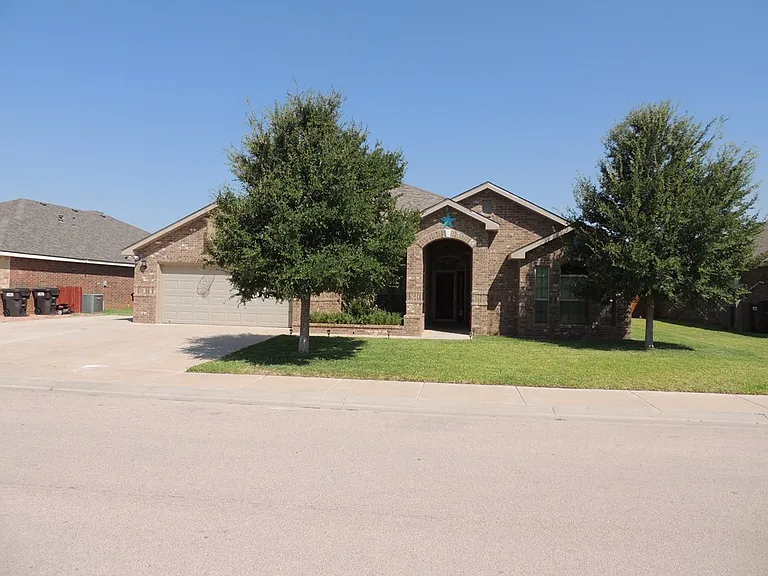 5706 Champions Dr — Photo 3