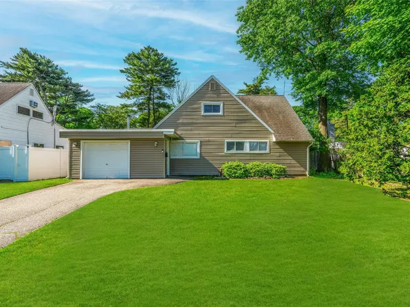 45 Bond Lane, Hicksville, NY 11801