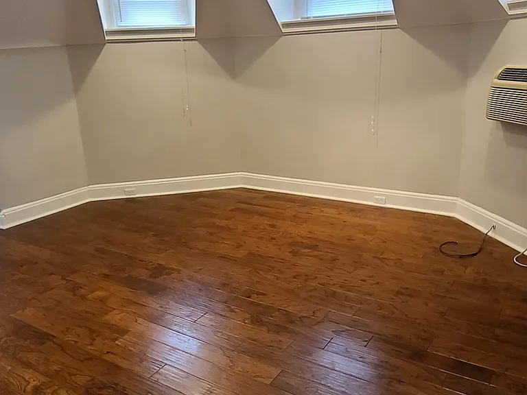 439 S Aiken Ave #10 — Photo 2