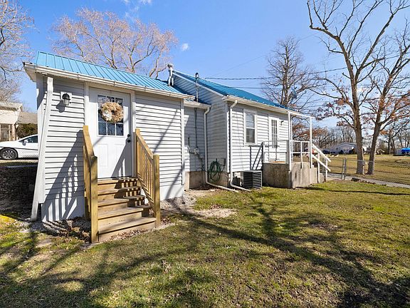 4th image of 13156 Schubert St