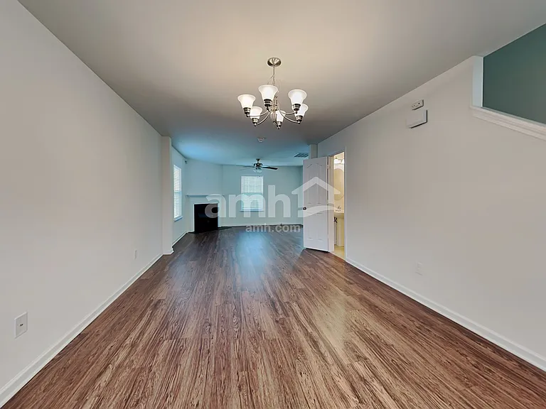 1882 Woodstone Dr — Photo 8