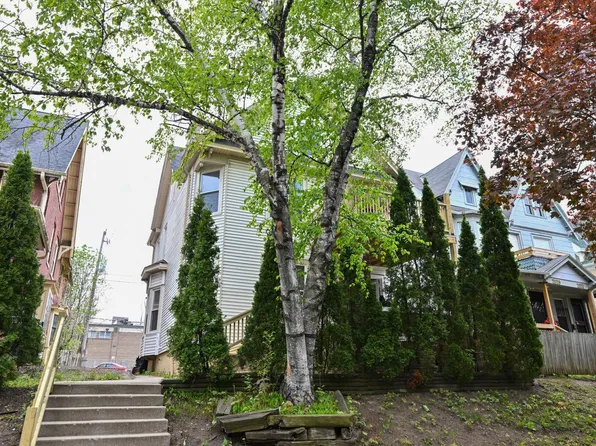 2825 W Juneau AVENUE N N, Milwaukee, WI 53208