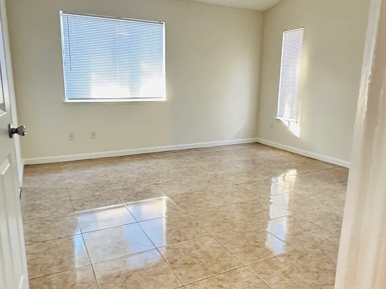 9004 Pine Ridge Way — Photo 10