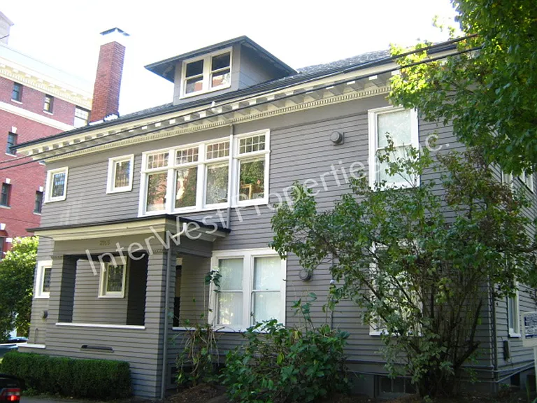 117 King Avenue 2156 Davis St — Photo 1