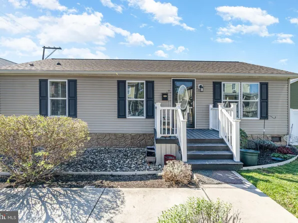 421 N Railroad St, Palmyra, PA 17078