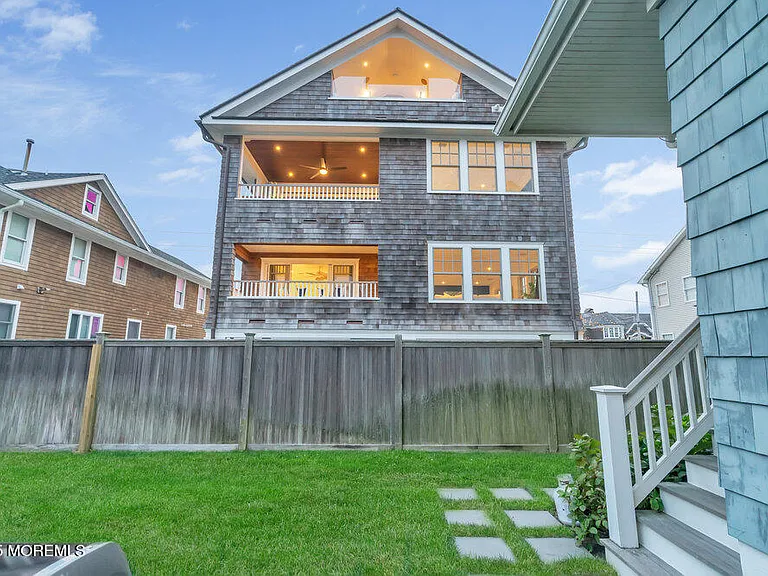 985 Ocean Ave — Photo 43