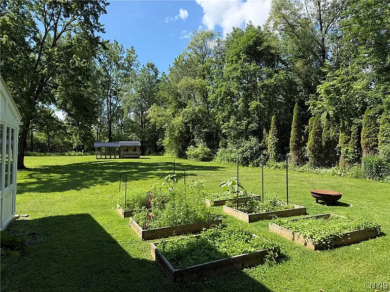 690 Crow Hill Rd — Photo 21