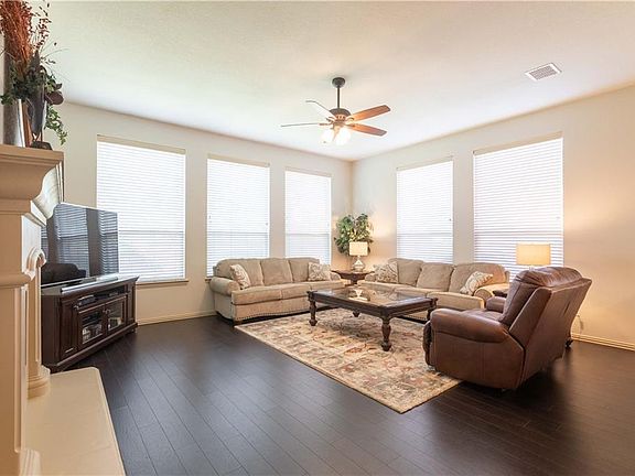 4th image of 5113 Holly Hock Ln