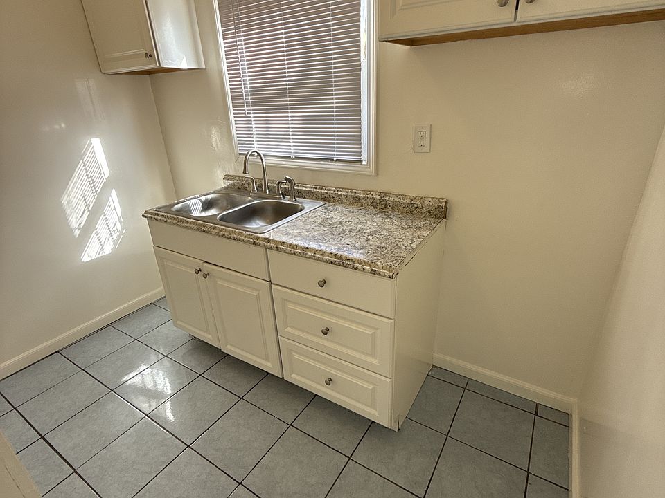 2nd image of 3405 M St APT 5