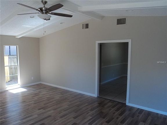 4th image of 1205 Meadowcrest Dr
