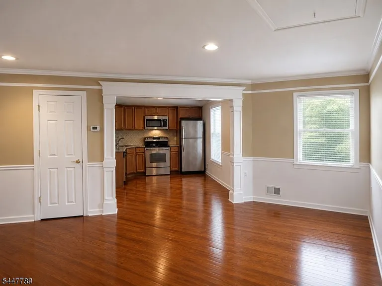 141 Main St #8 — Photo 6
