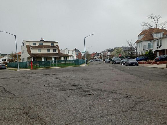 5th image of 4342 Manhattan Ave