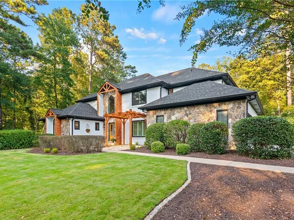 8765 River Bluff Ln, Roswell, GA 30076