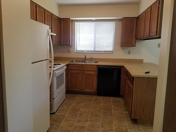 3rd image of 2718-2720 Sagebrush Dr