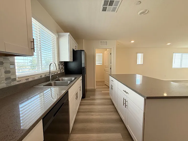 3720 Brilliant Sunset St — Photo 5