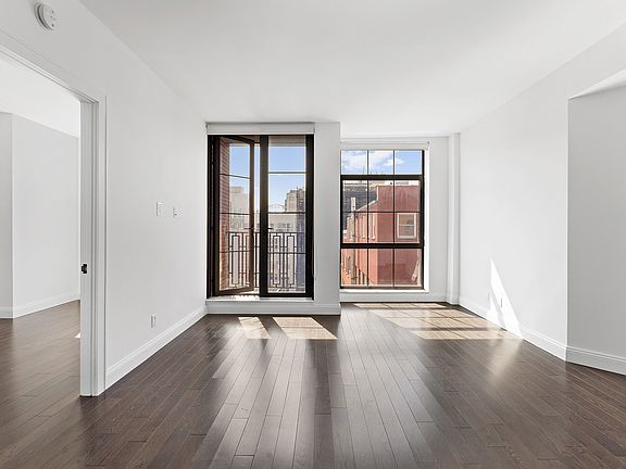 3rd image of 150 N 12th St Penthouse F