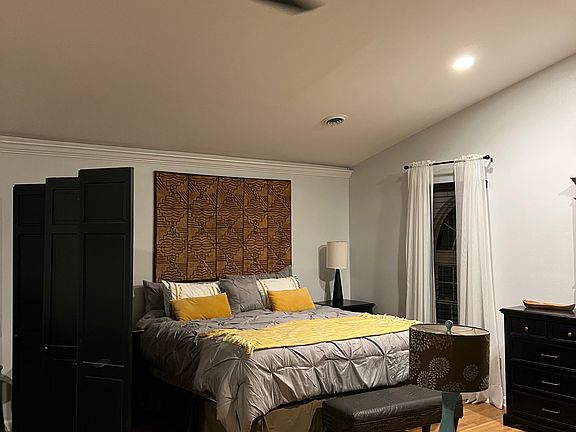 King size bed with extra sheets. Housekeeper changes sheets biweekly.