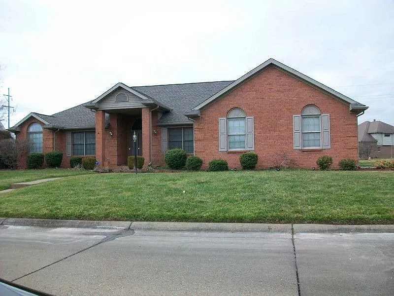 8548 Clarendon Dr photo 1
