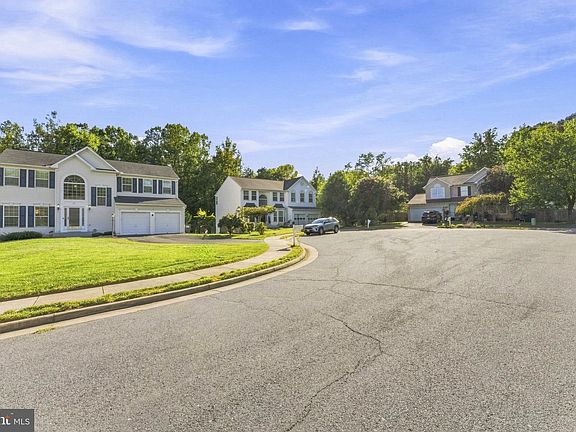 5th image of 27 Watermill Ct