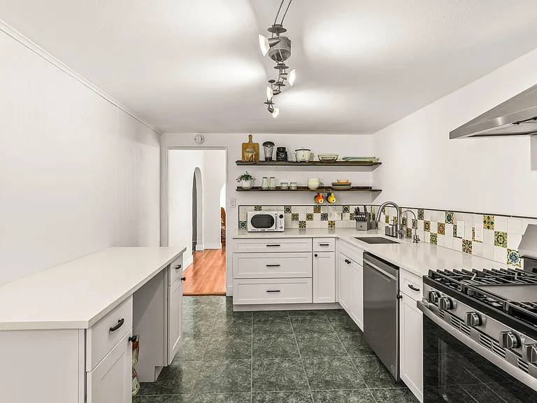 921 S M St — Photo 12