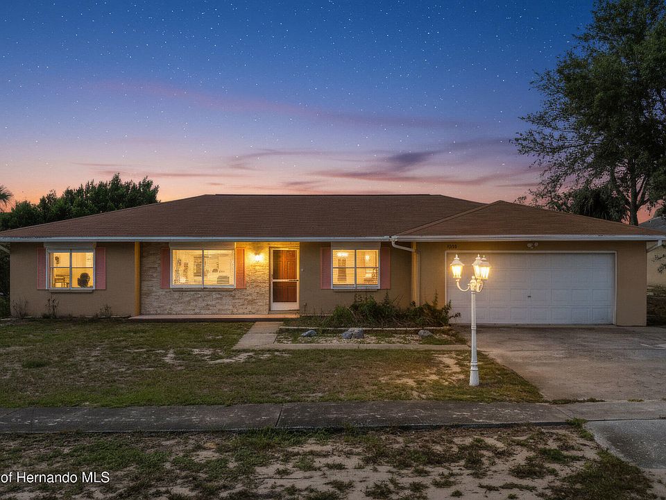 1st image of 5262 Woodridge Ln