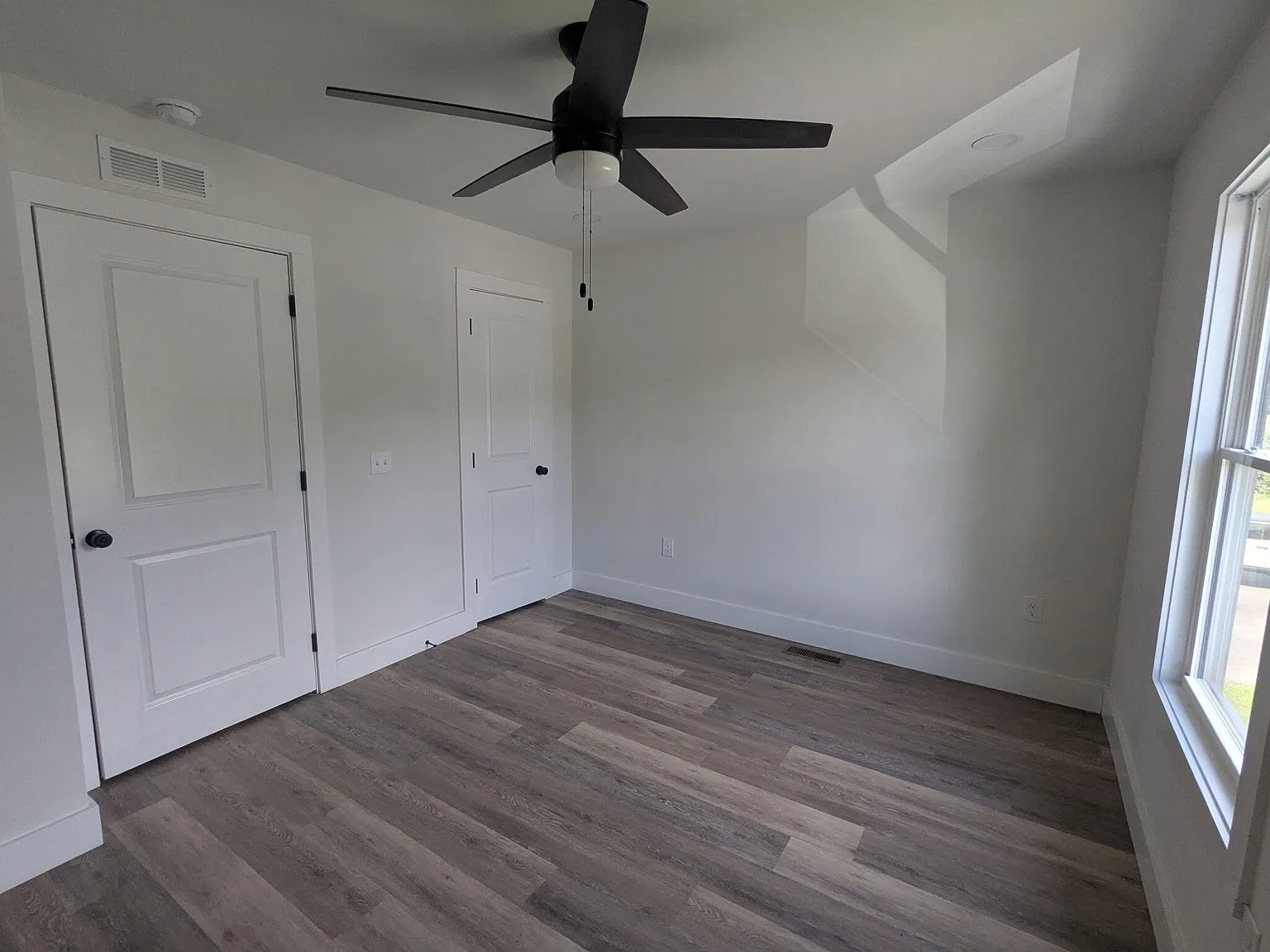 2 bed, 1.5 bath, 1049 sqft, $1,200 — Photo 4