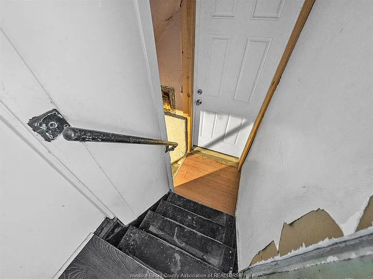 669 Park St W #B — Photo 18