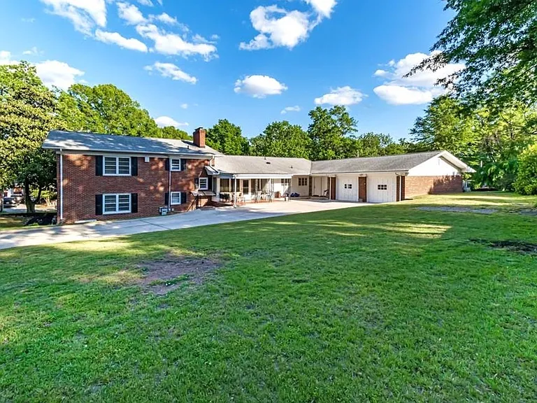 300 Edgedale Dr — Photo 8
