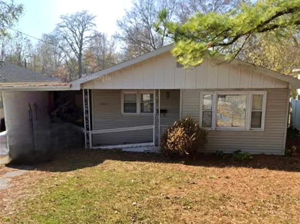 1307 S 3rd St, Effingham, IL 62401