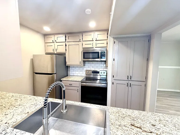 105 Brentwood Dr — Photo 4
