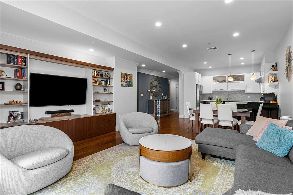 3 bed, 2.0 bath, 1877 sqft, $5,500 — Photo 4