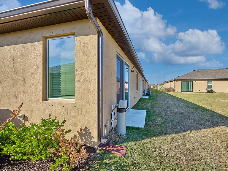 1810 Celebration Dr — Photo 13