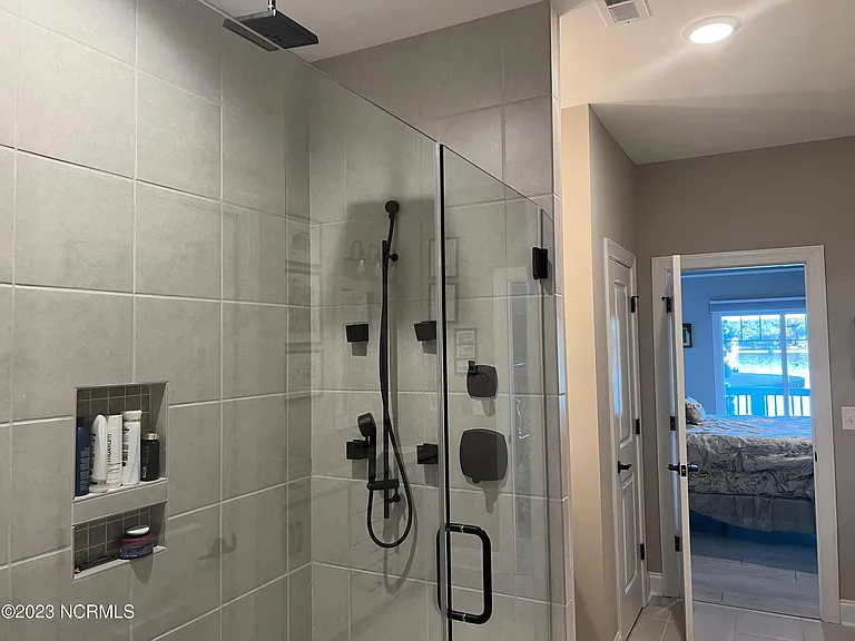 127 Shaw Dr — Photo 17