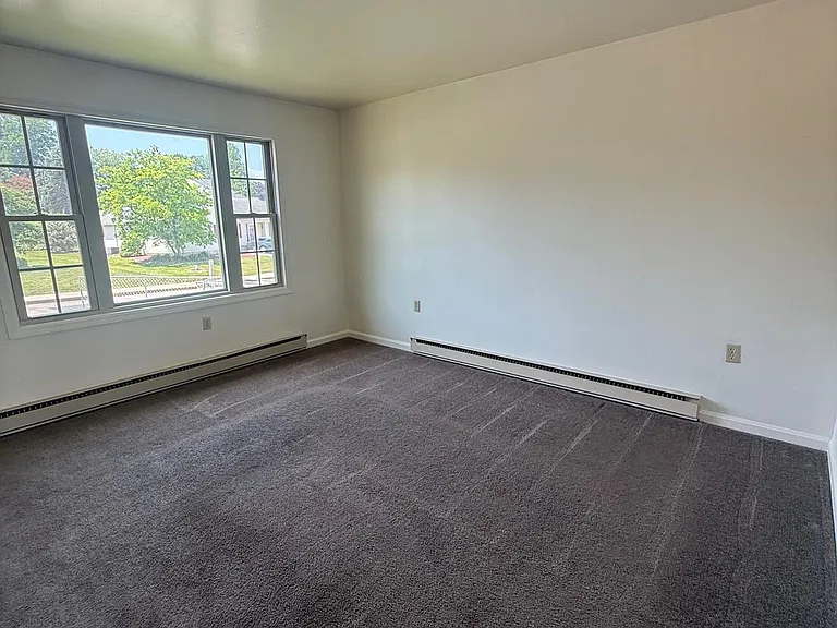 308 W 5th St #A — Photo 3
