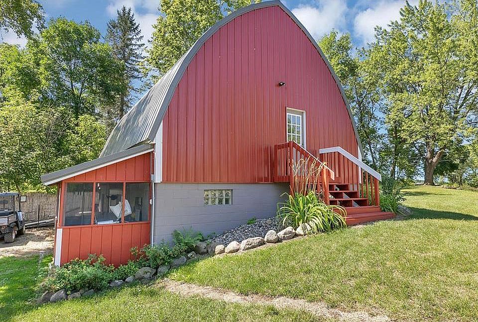 2nd image of 18096 Browns Lake Rd