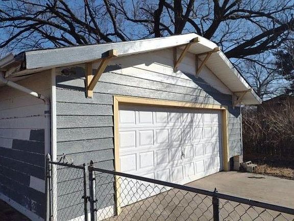 4th image of 212 N Cranmer St
