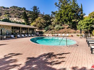 6716 Hillpark Dr APT 406, Los Angeles, CA 90068