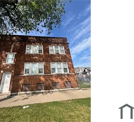 652 N Lamon Ave #1 — Photo 2