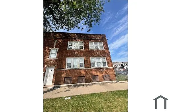 Building Photo - 652 N Lamon Ave #1