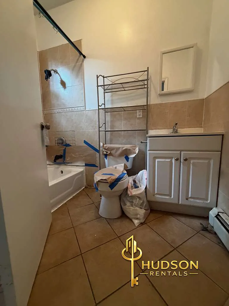 2 bed, 800 sqft, $2,000 — Photo 4