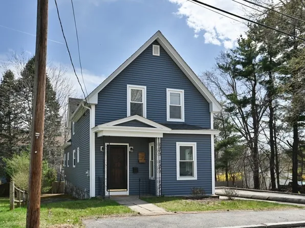 19 Juniper St, Lowell, MA 01852