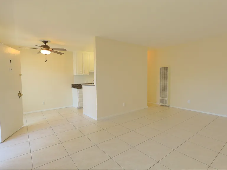 4808 Riverton Ave #7 — Photo 9