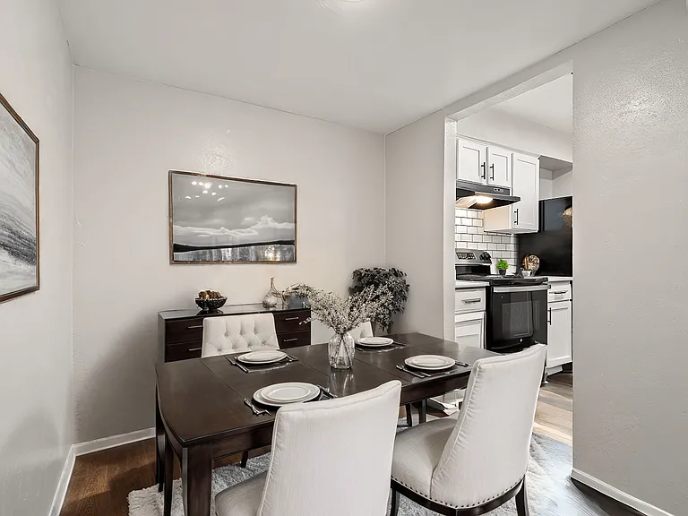 Regal Court Apartments — Photo 17