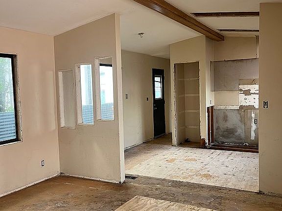 3rd image of 820 Milton St