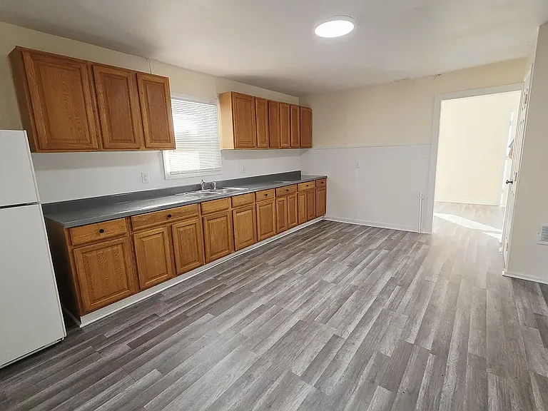 2100 N Park Ave — Photo 6
